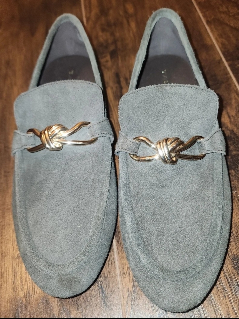 Tahari Trinity Loafers Flats Shoes Womens 8M Grey Suede Gold Knot Bit